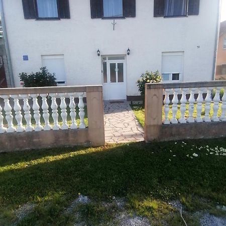 Apartamento Domus Nostra Lovinac  Exterior foto